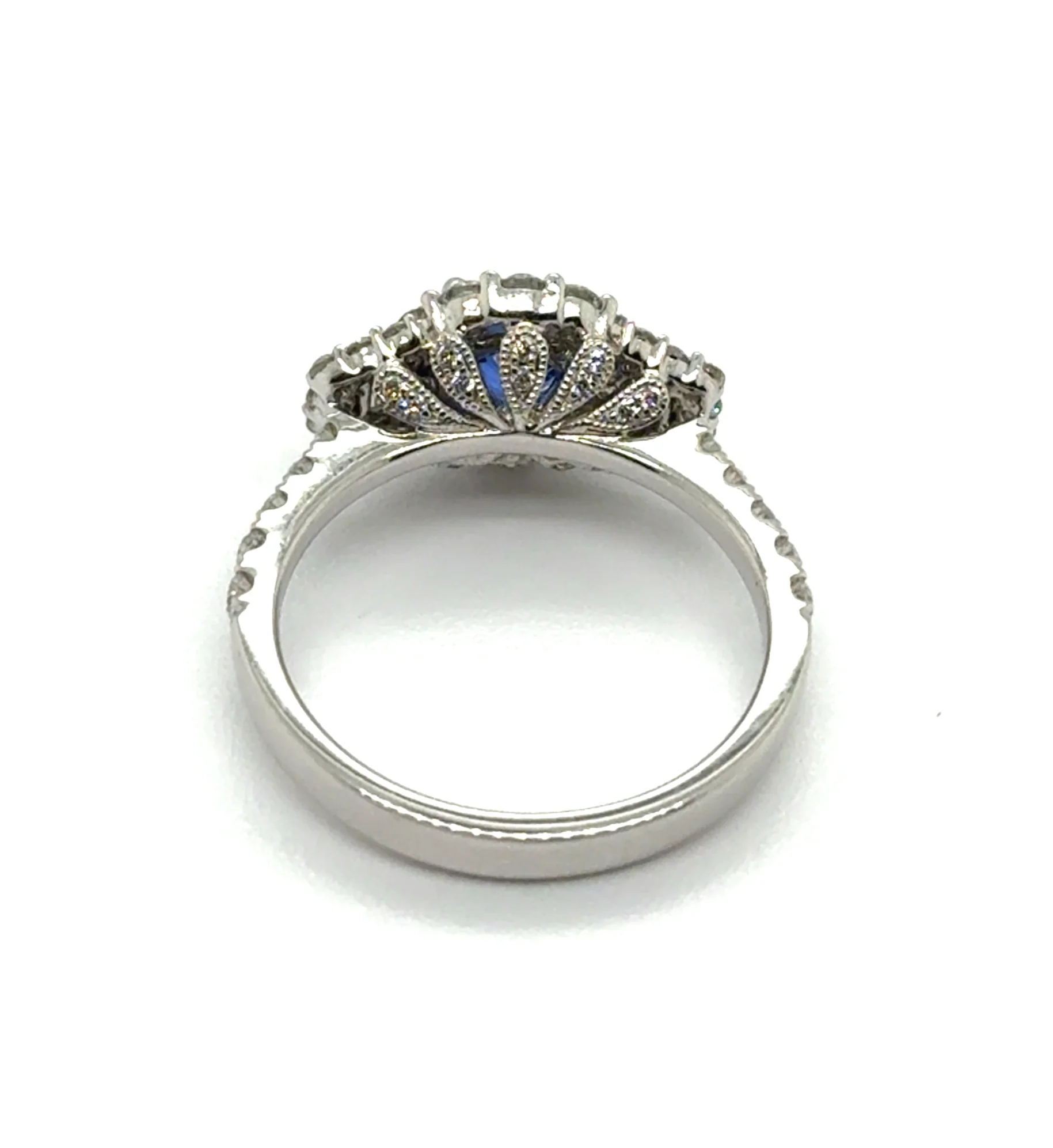 1.04 Ct Blue Sapphire And Diammond 18Kt White Gold Ring - Image 2