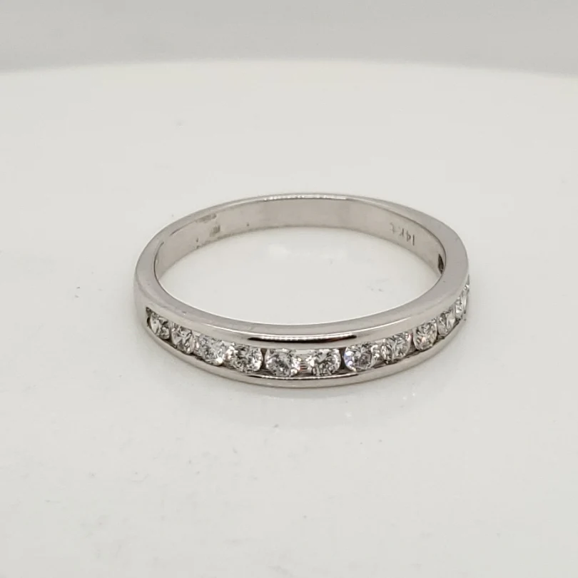 14kt White Gold Diamond Wedding Band