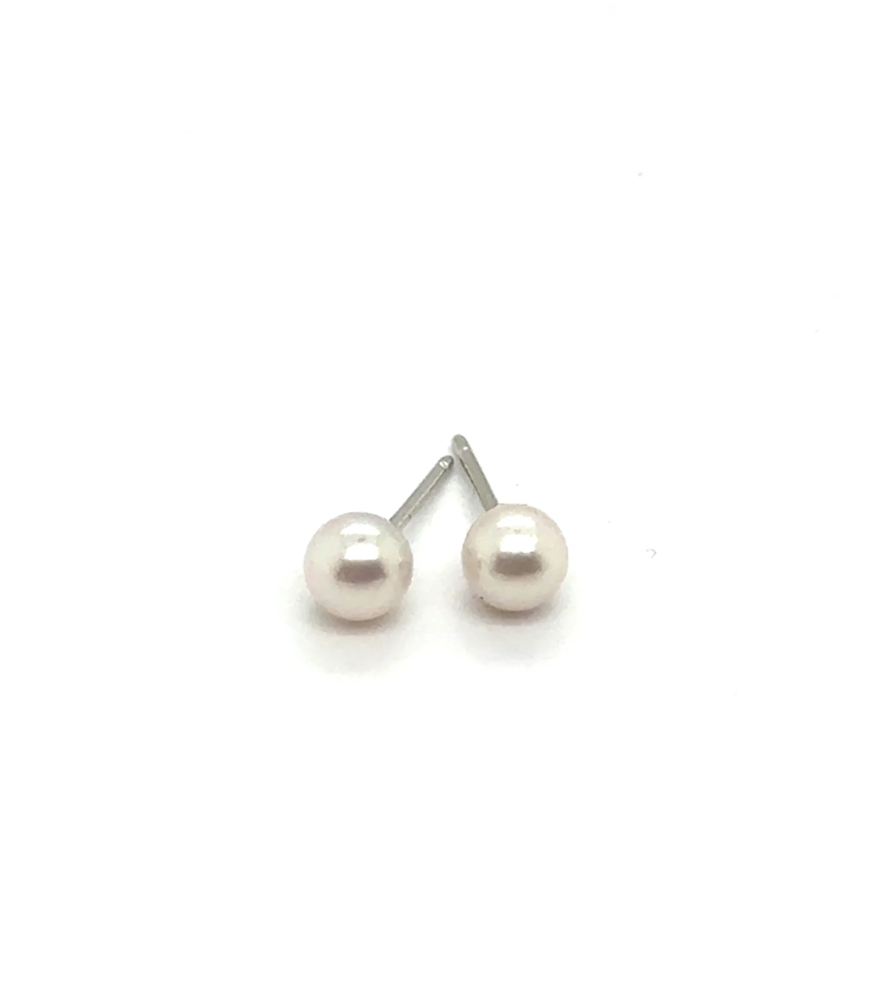 14kt White Gold Pearl Studs.