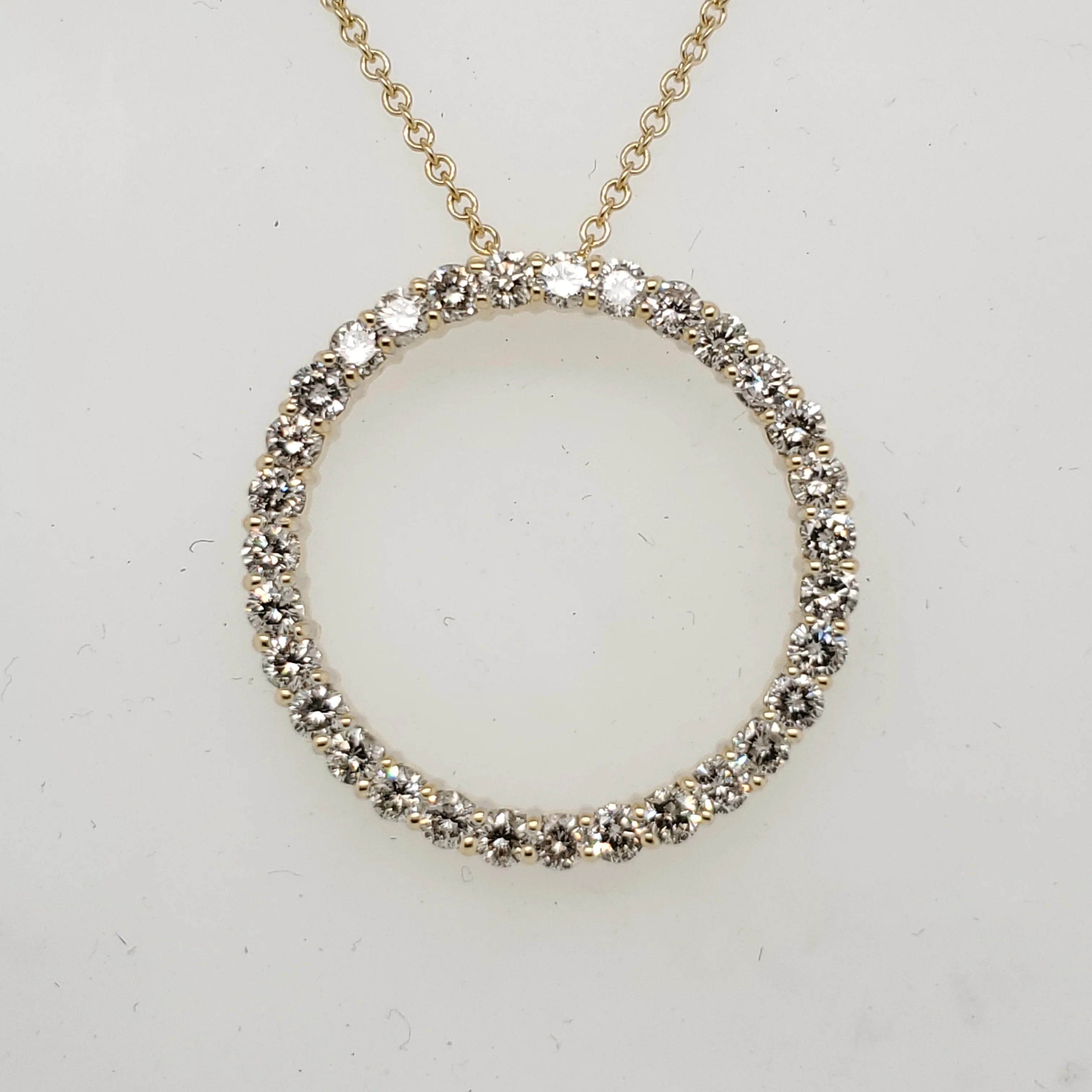 14Kt Yellow Gold And Diamond Circle Pendant