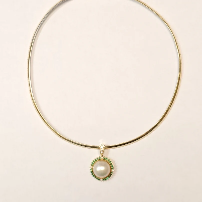 14kt Yellow Gold Mobe Pearl Emerald and Diamond Pendant Necklace - Image 2