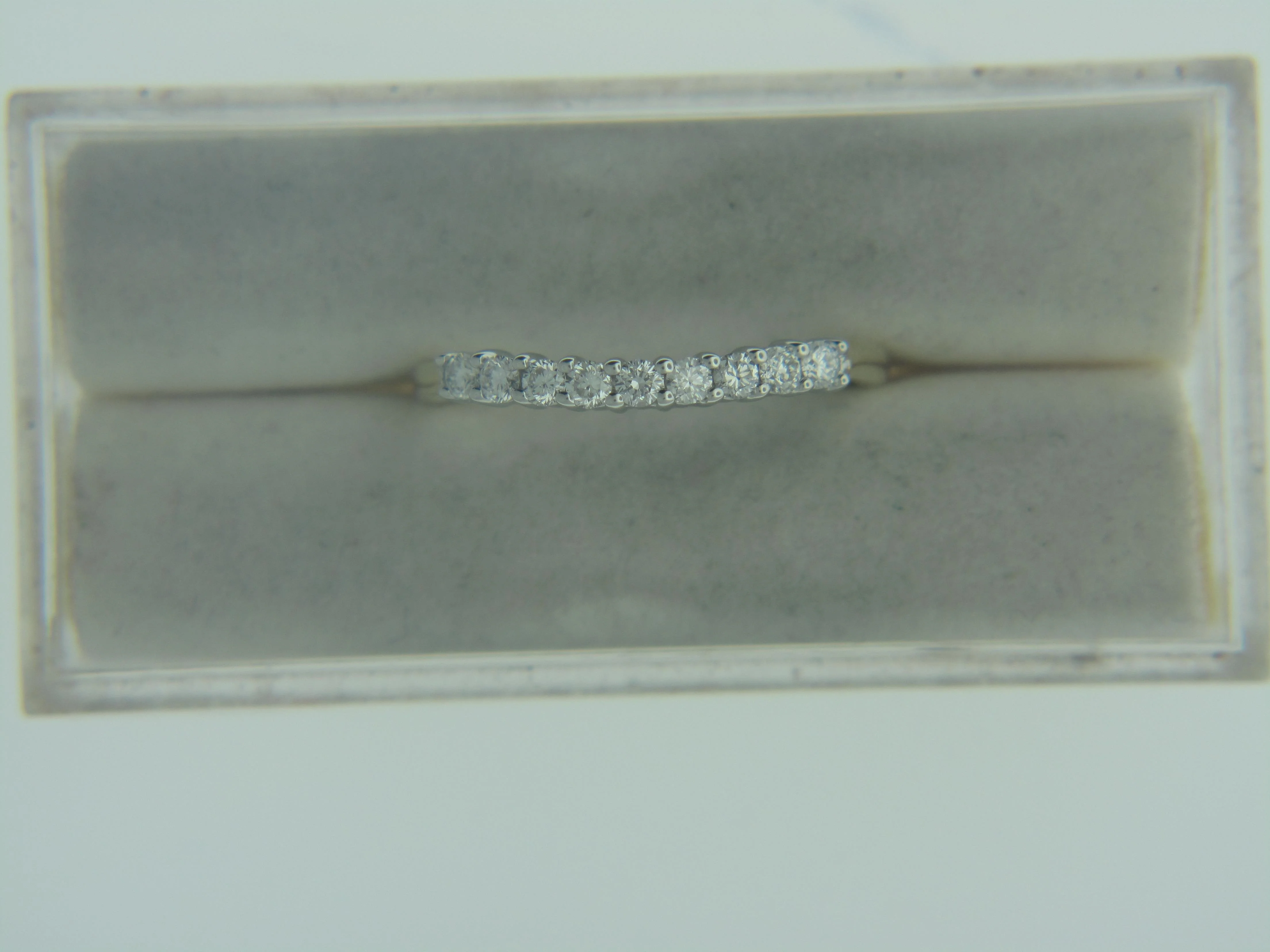 14Ktwg 9Br Shared Prong Slight Curved Wedding Band 0.30Ctw 2.0Gr