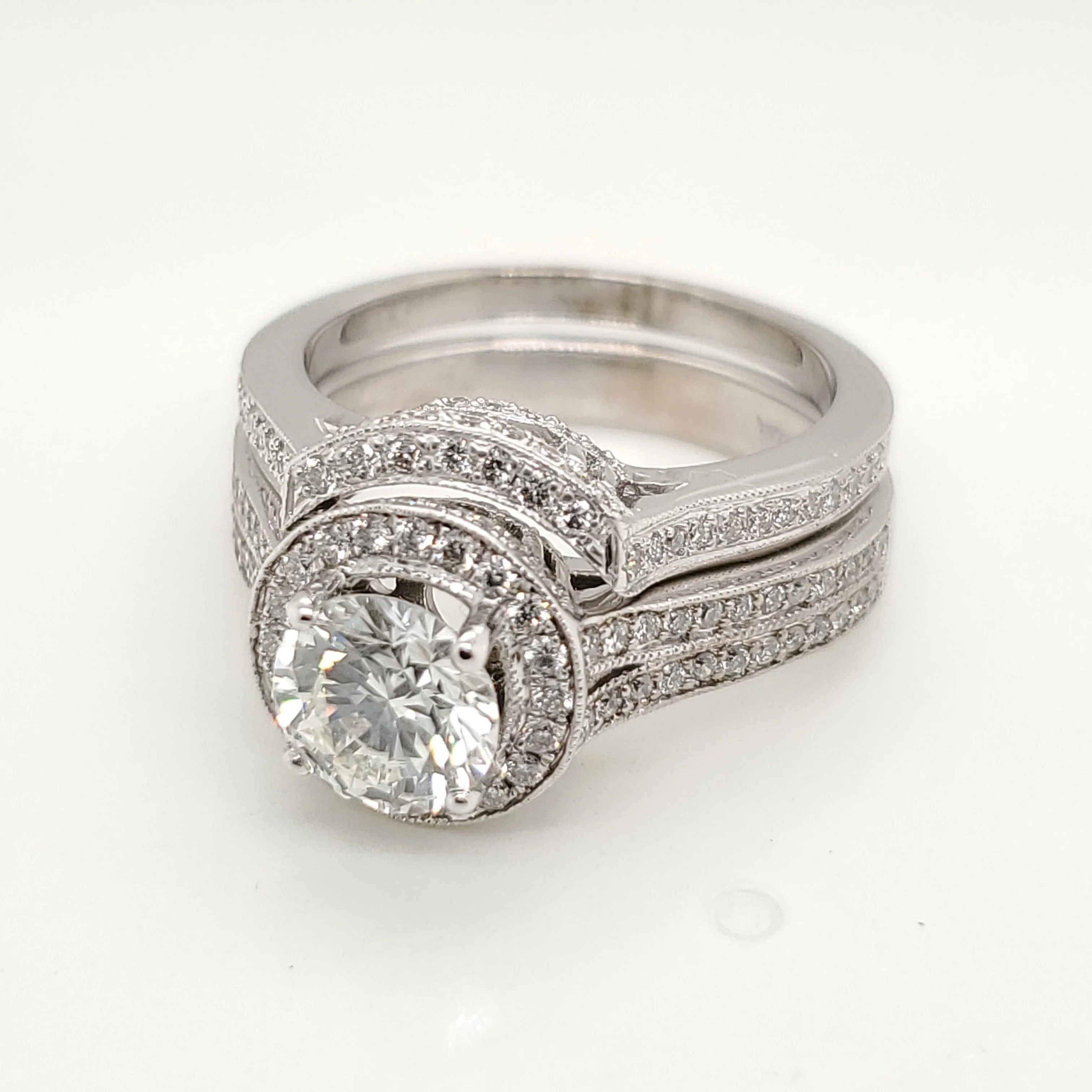 18kt White Gold 1.10 Carat Round Brilliant Cut Diamond Wedding Set
