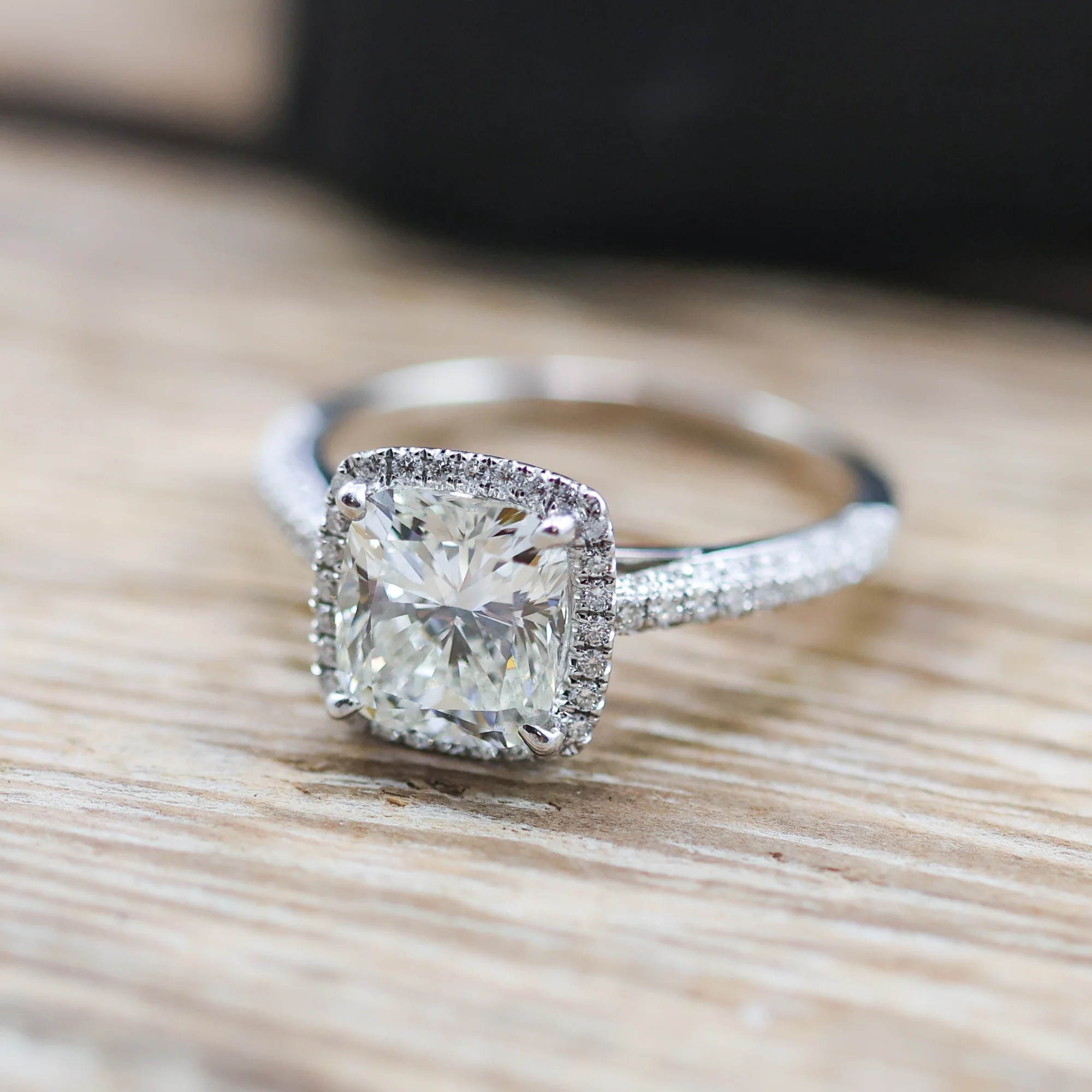 18kt White Gold 2.01 Carat Cushion Cut Diamond Engagement Ring - Image 2