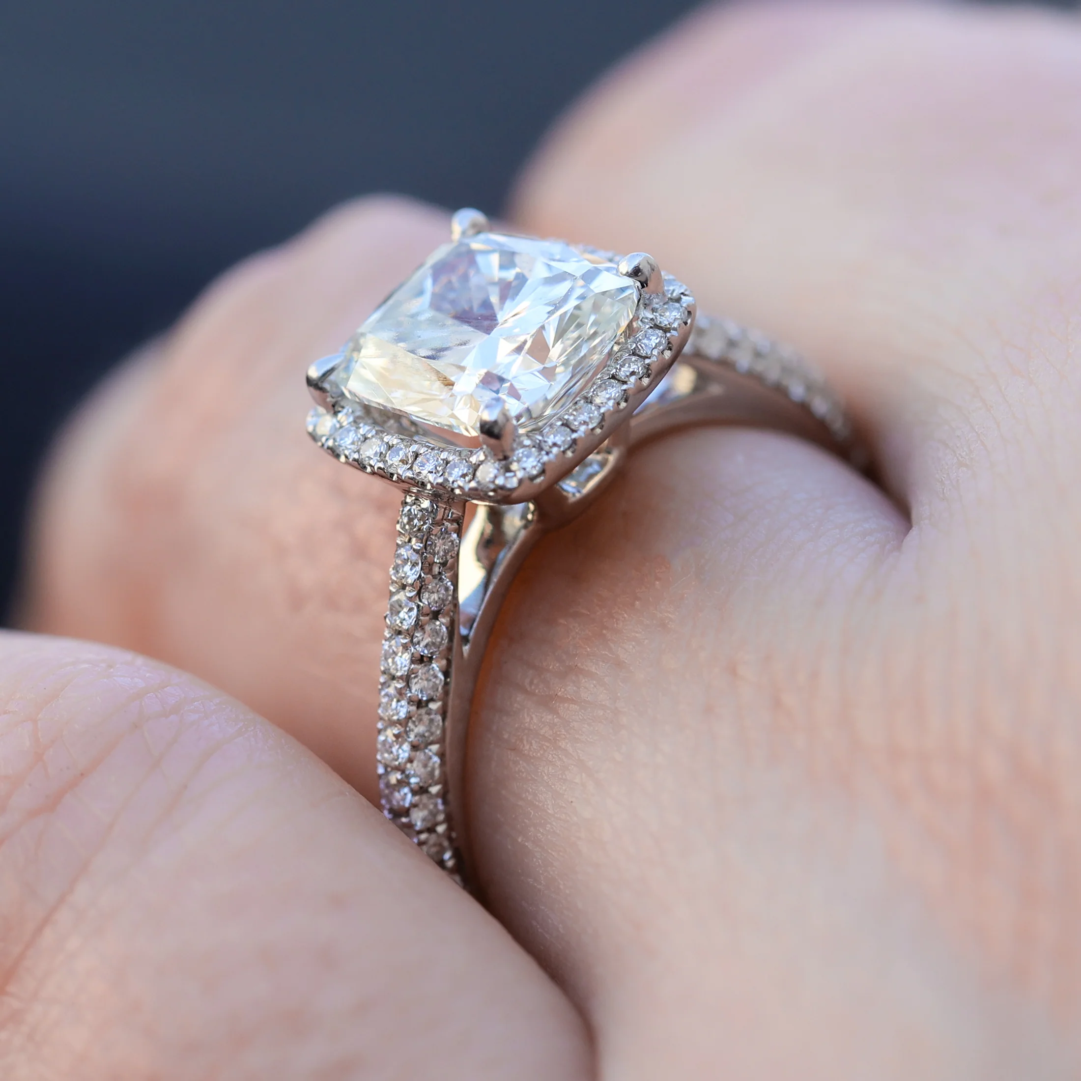 18kt White Gold 2.01 Carat Cushion Cut Diamond Engagement Ring - Image 4