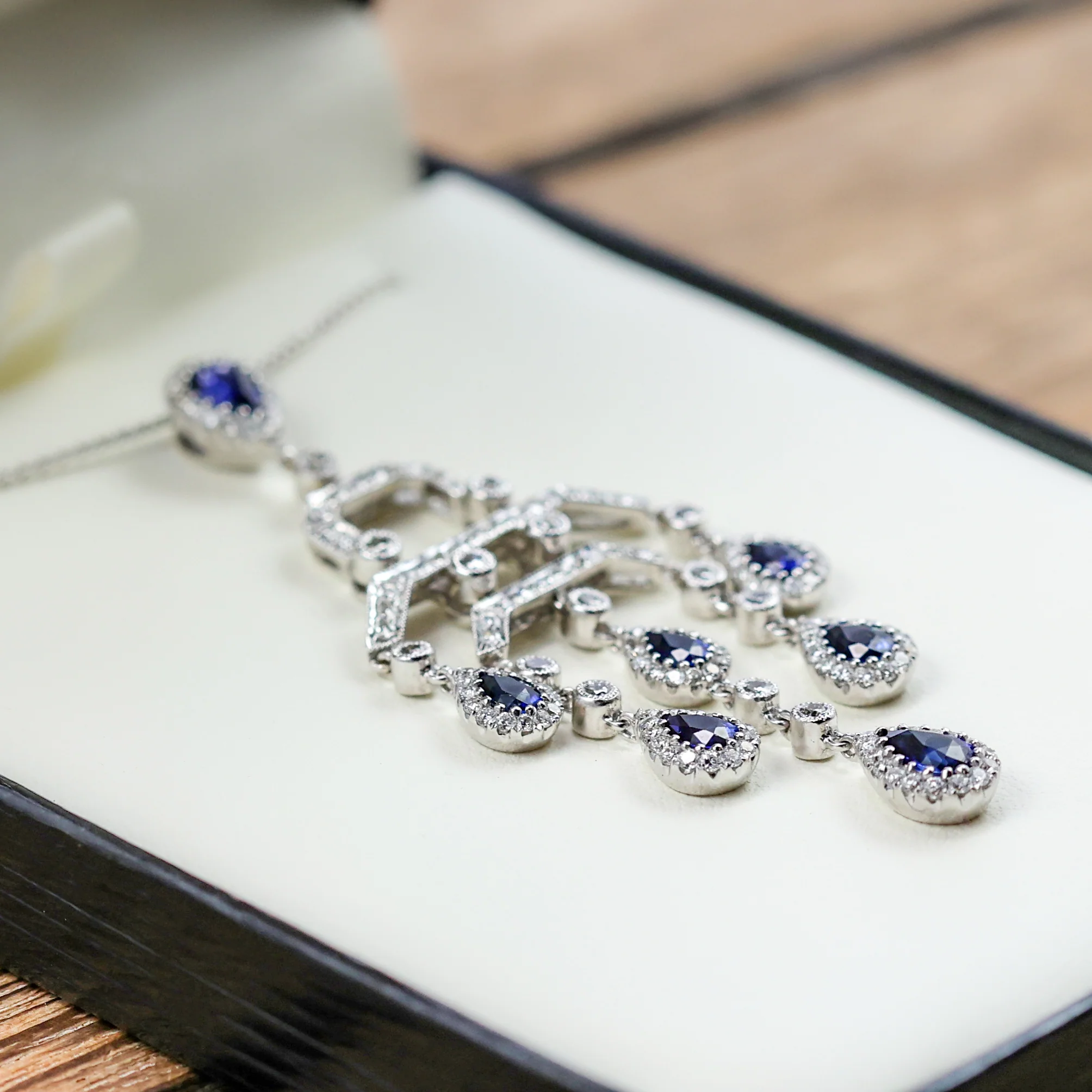 18kt White Gold 3.21Ctw Pear Shape Sapphire And Diamond Necklace - Image 3