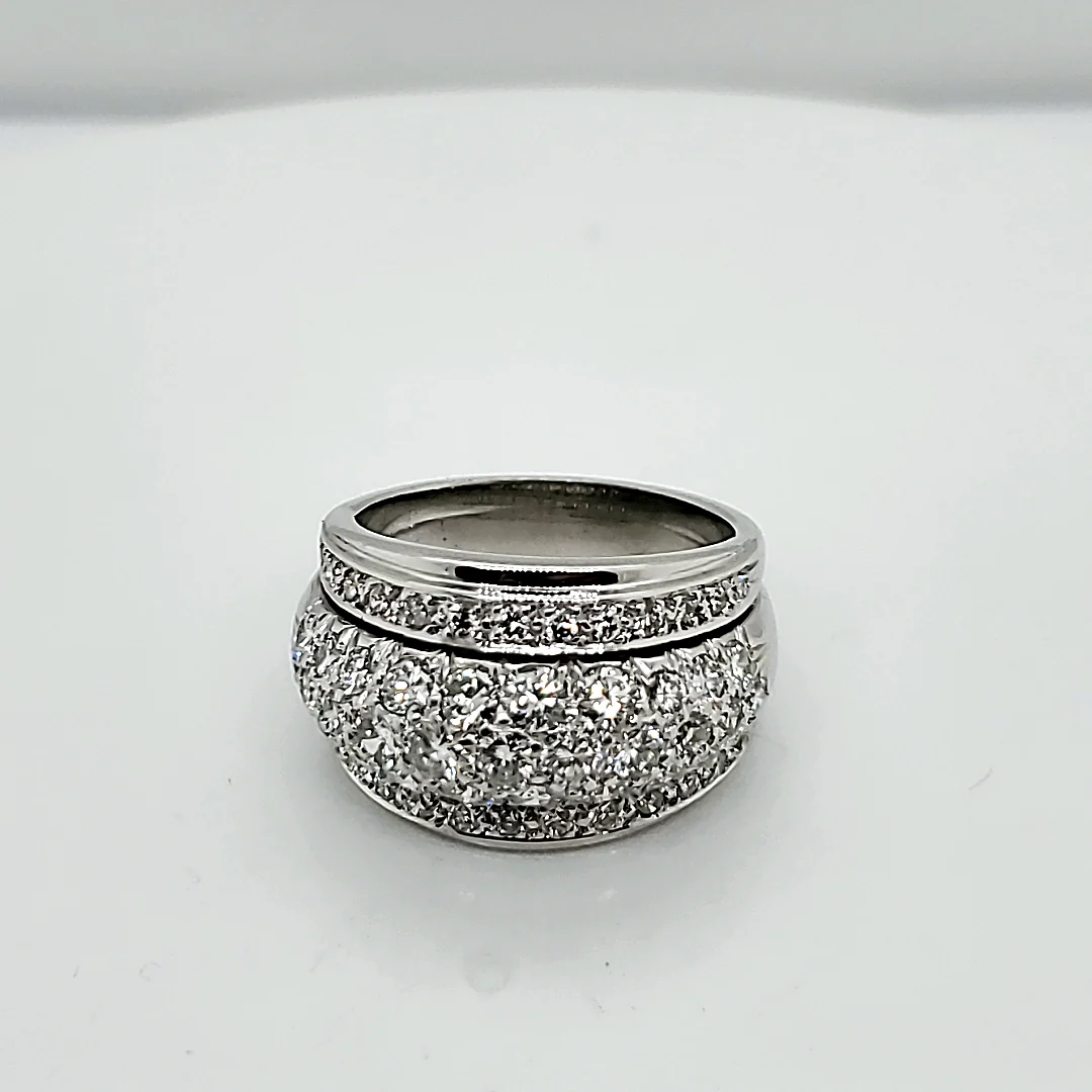 18Kt White Gold And Diamond Ring