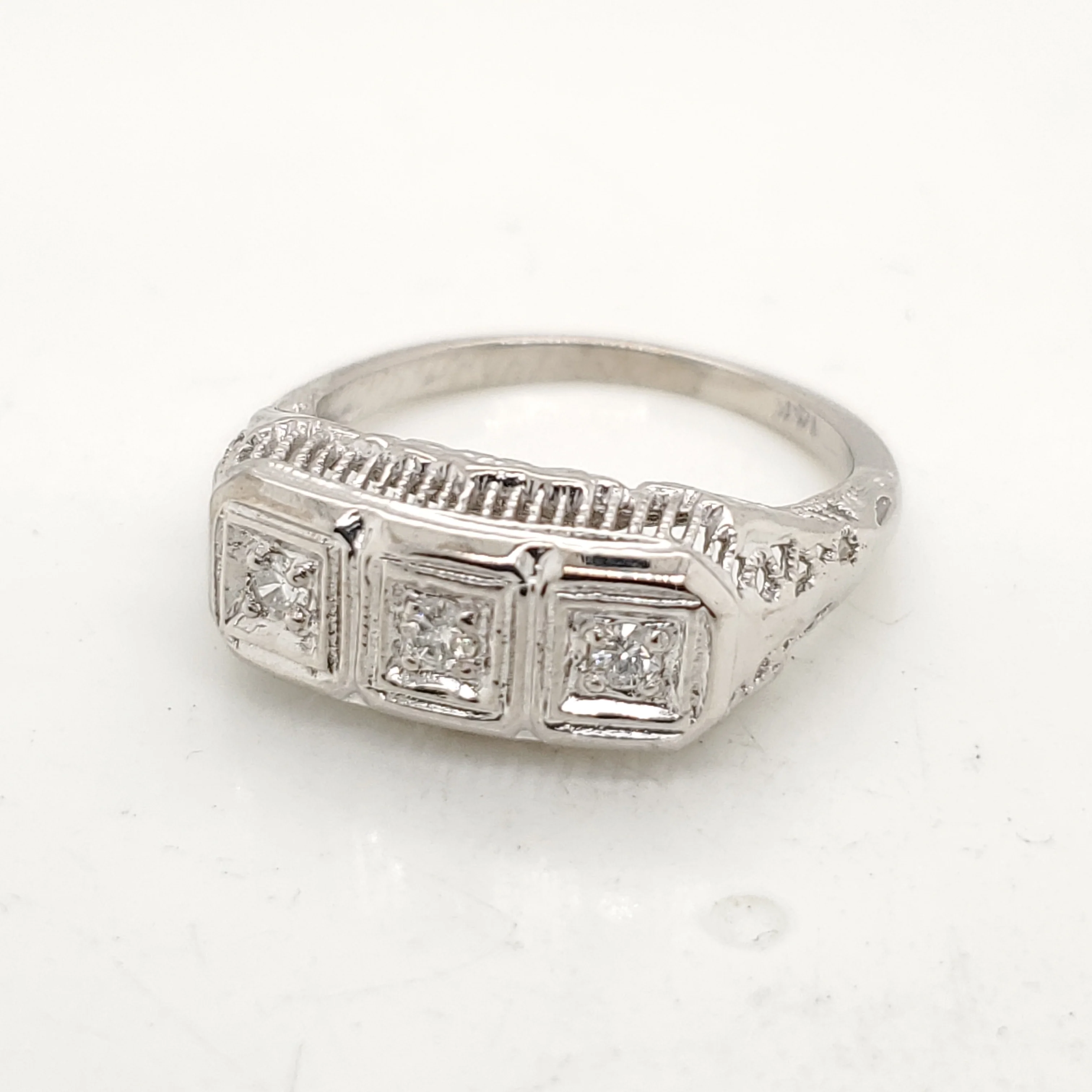 18Kt White Gold Art Deco Diamond and Emerald Ring