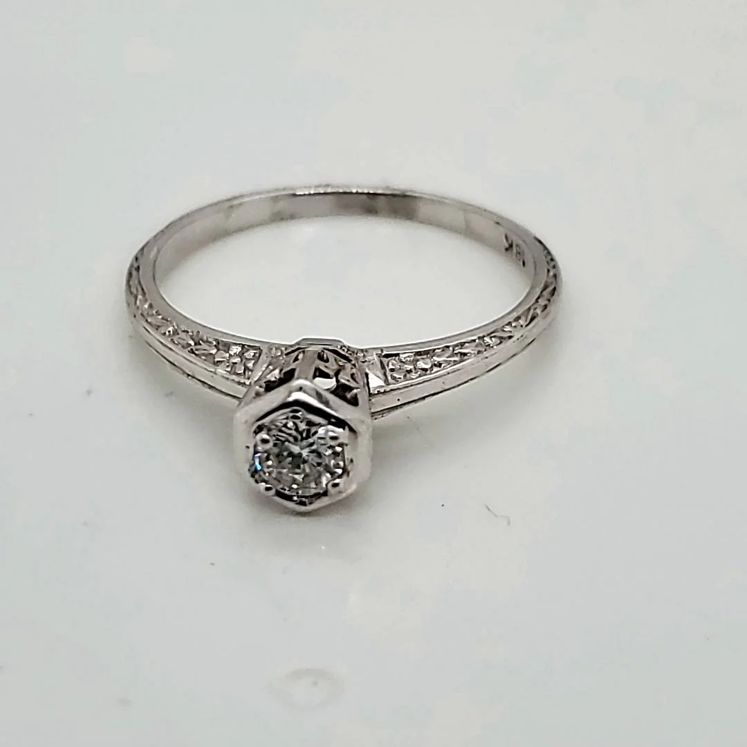 18Kt White Gold Art Deco Diamond Engagement Ring