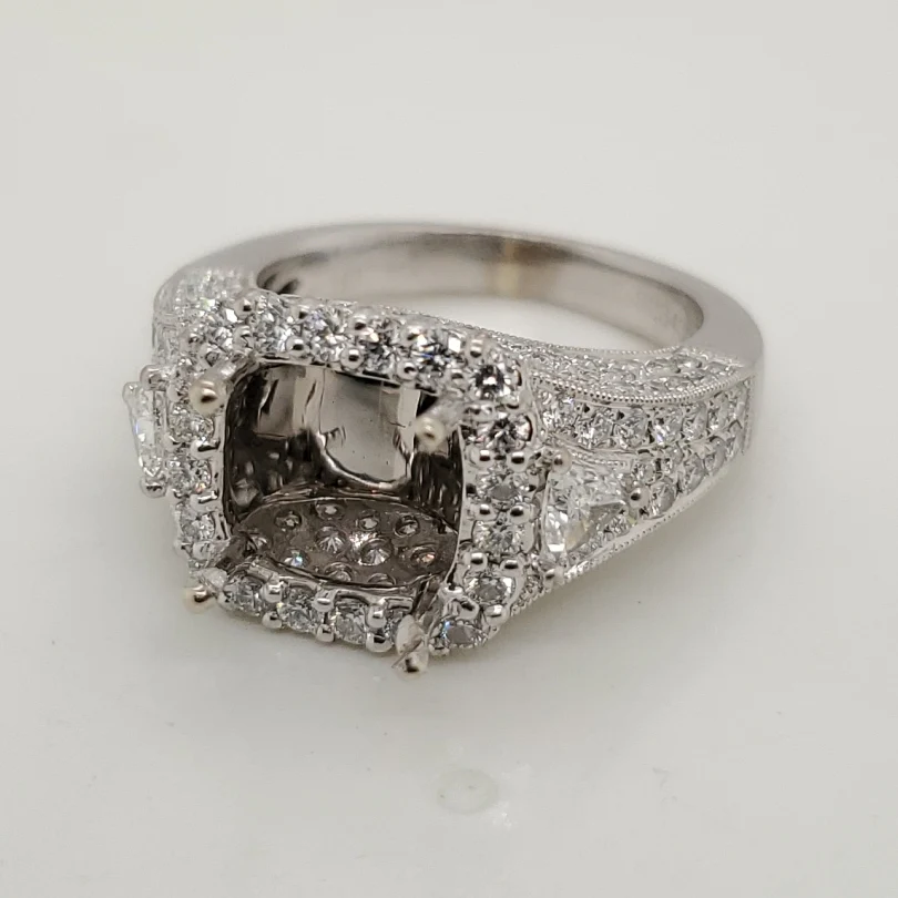 18kt White Gold Diamond Engagement Ring Mounting