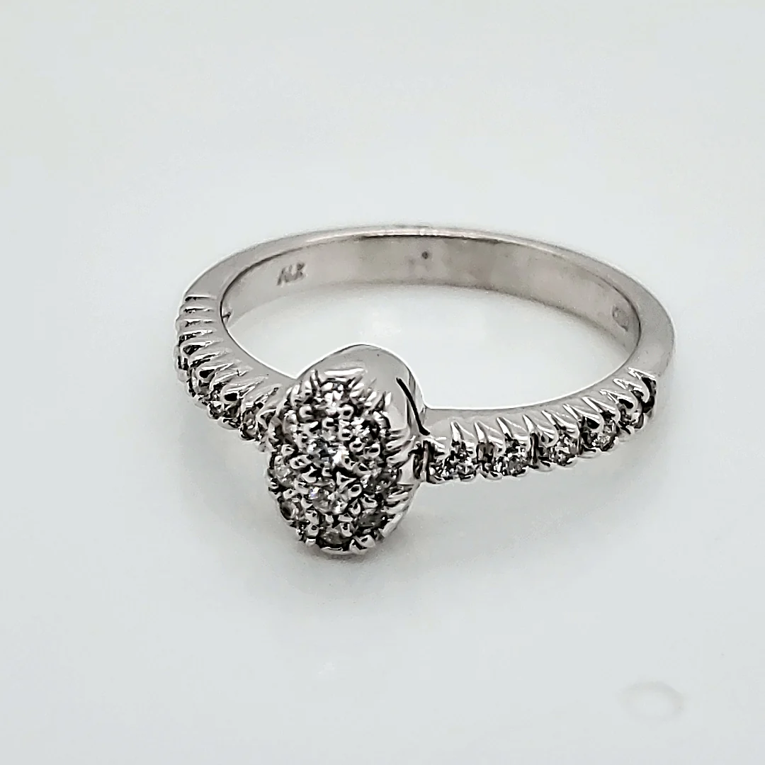 18kt White Gold Diamond Ring