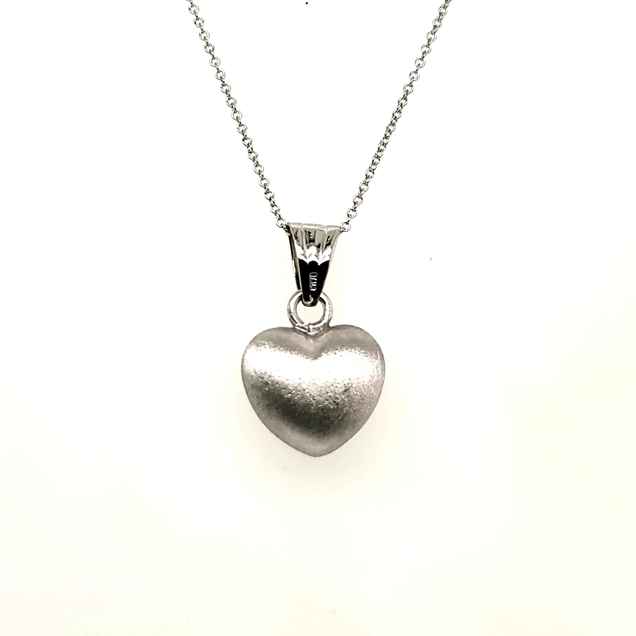 18kt White Gold Heart Pendant Necklace