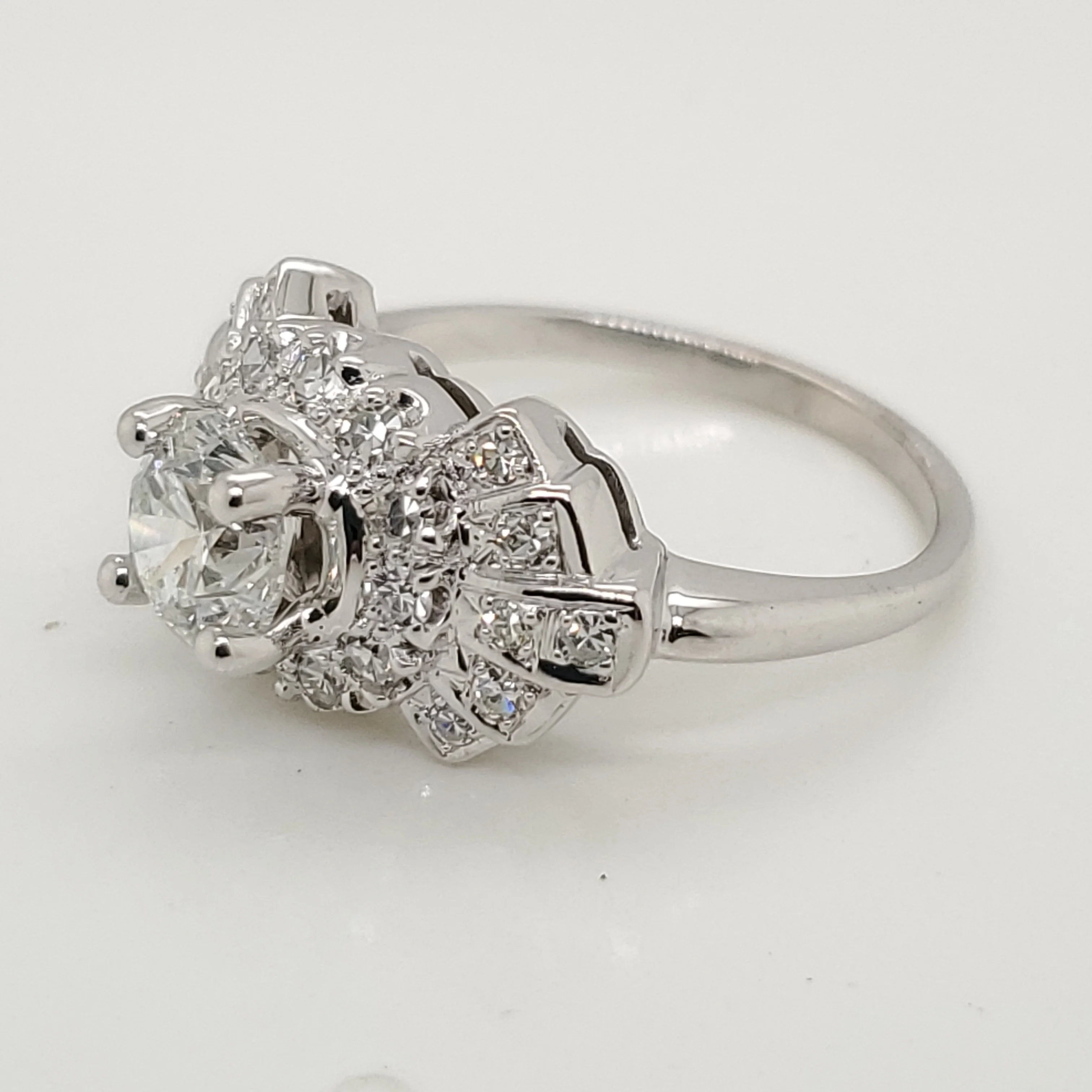 Vintage 1.02 Carat  Round Brilliant Cut Diamond Engagement Ring - Image 2